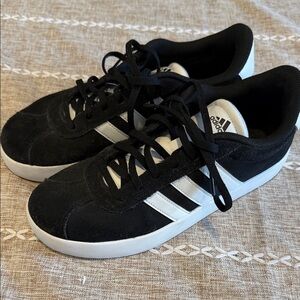 Adidas Classic Black and White Trainers Boys 6